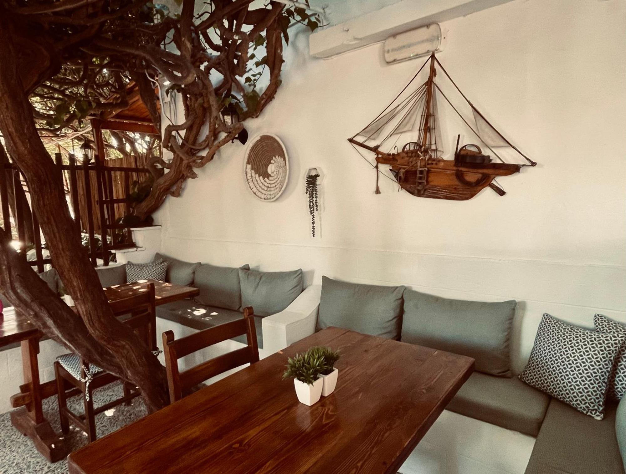 Semiramis Guesthouse Adamantas  ภายนอก รูปภาพ